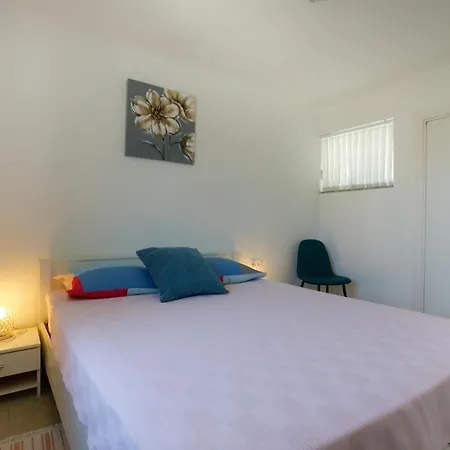 Oliva Vrbnik (Primorje-Gorski Kotar)